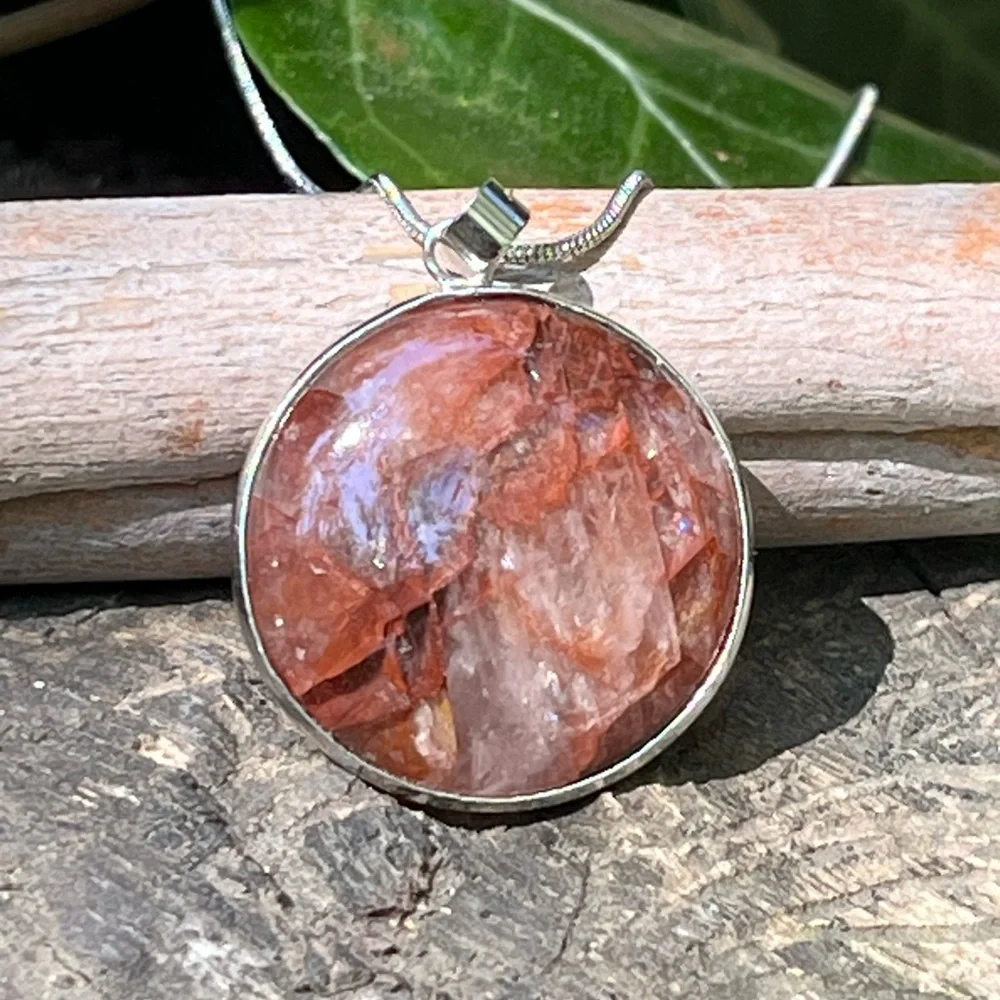 Silver‎ plated round fire Quartz pendant